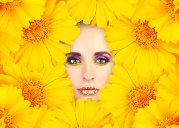 Γυναίκα, πρόσωπο με λουλούδια πλαίσιο — Φωτογραφία Αρχείου