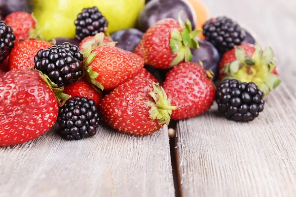 Fruit and berries — Stock Photo, Image