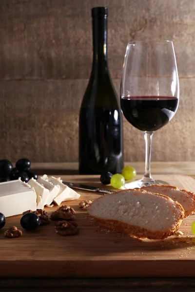Şarap, peynir ve üzüm — Stok fotoğraf
