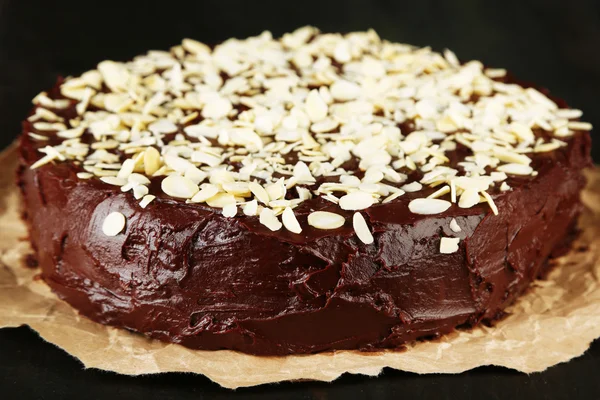 Gâteau au chocolat savoureux aux amandes — Photo