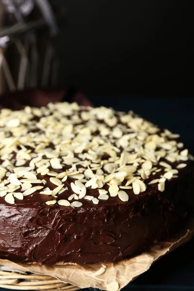 Leckere Schokoladenkuchen mit Mandeln — Stockfoto