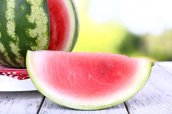 Wassermelone auf Serviette am Stand — Stockfoto