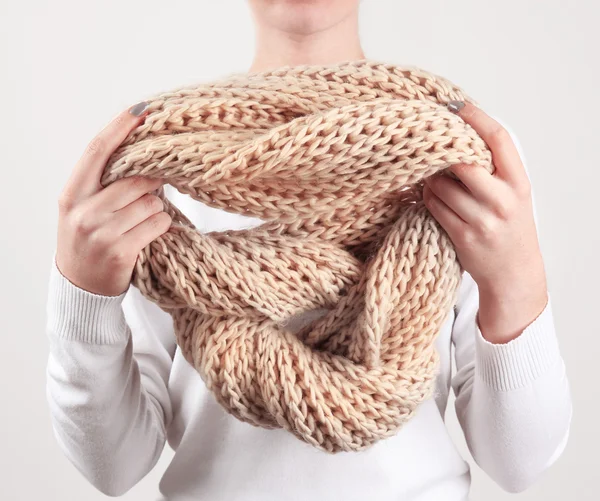 Woman wearing scarf — Stock Photo, Image