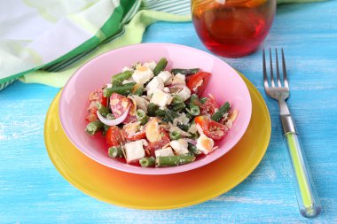 Taze kahvaltı sebze salatası ile