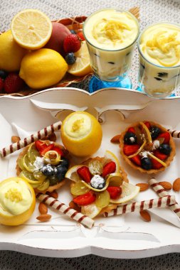 Tablo, lezzetli limon tatlı yakın çekim