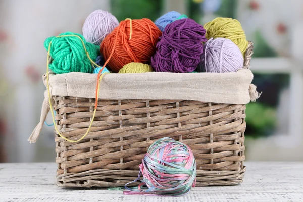 Fils à tricoter multicolores — Photo
