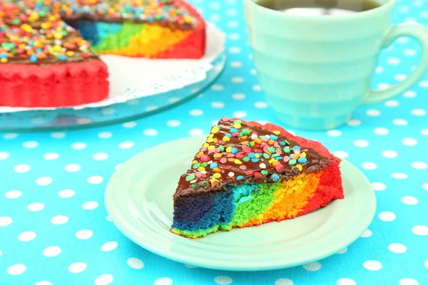 Délicieux gâteau arc-en-ciel — Photo