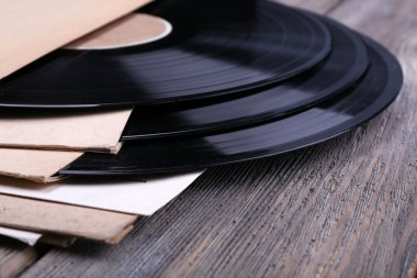 Vinil kayıtları ve kağıt kapakları