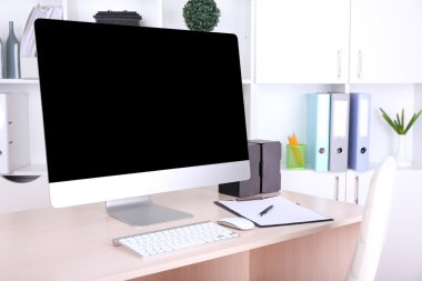 modern bilgisayar ile ofis işyeri 
