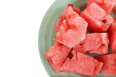 Dilim karpuz üzerinde beyaz izole plaka üzerinde