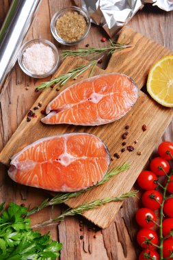 sabrosos pescados en primer plano de la mesa