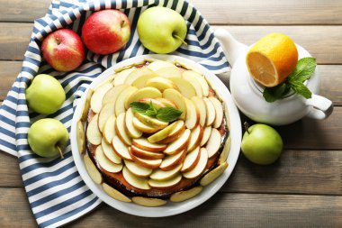 Ev yapımı elmalı turta.