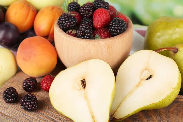 Frutas y bayas maduras — Foto de Stock