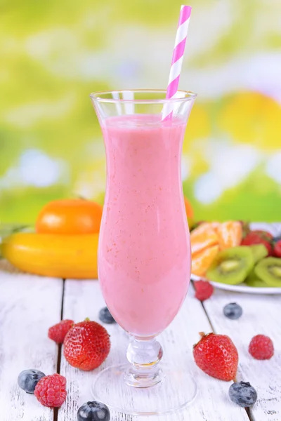 Вкусный ягодный коктейль — стоковое фото