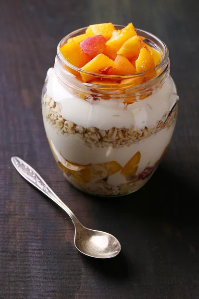 Gezond ontbijt met yoghurt — Stockfoto