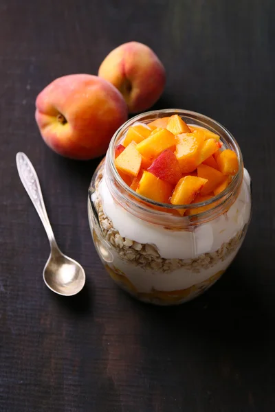 Healthy breakfast with  yogurt — Stock Photo, Image