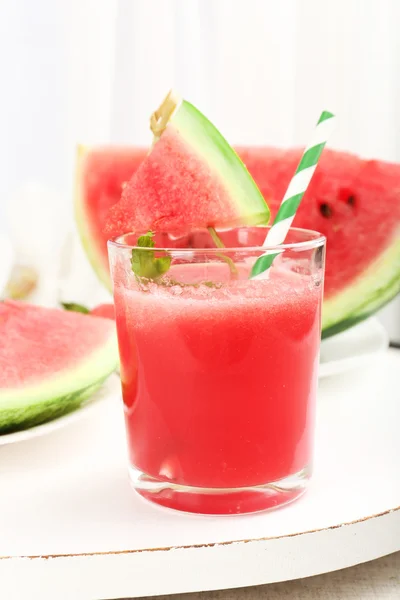 Wassermelonen-Cocktail auf dem Tisch, Nahaufnahme — Stockfoto