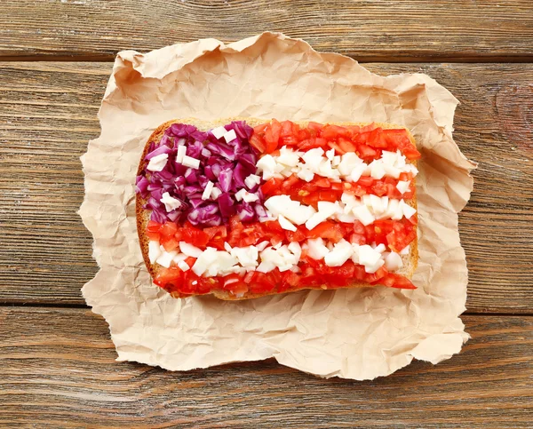 Sandwich avec drapeau des USA sur la table close-up — Photo