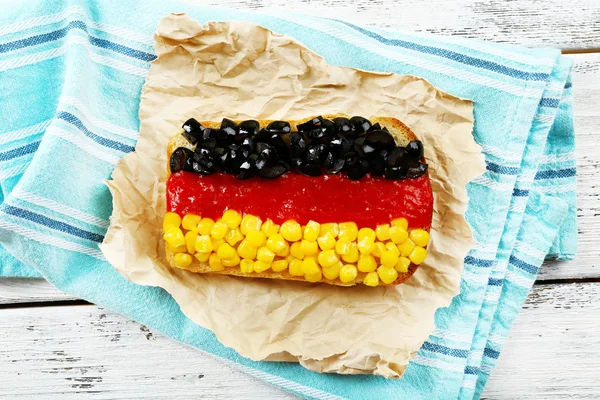 Sandwich with flag of Germany on table close-up — Stock Photo, Image