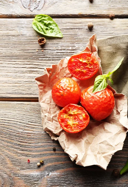 Delicious baked tomatoes on table close-up — Stock Photo, Image