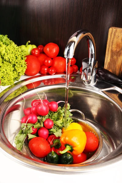 Fresh vegetables in sink — Stock Photo, Image