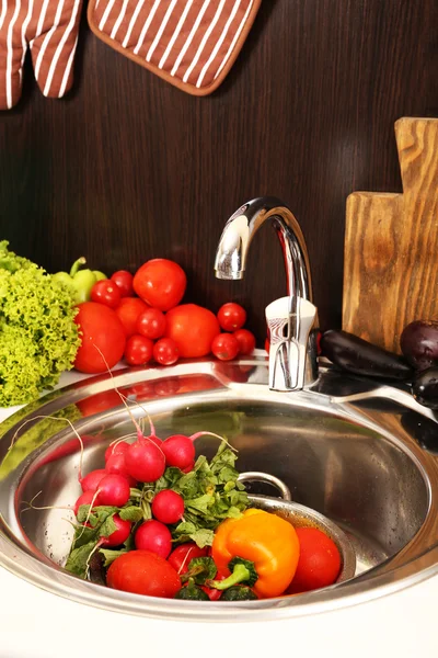 Fresh vegetables in sink — Stock Photo, Image