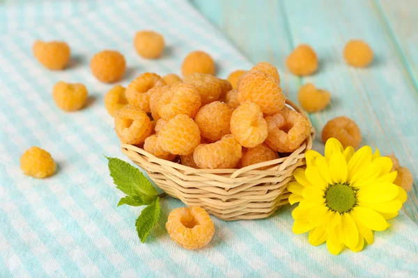 Yellow raspberries in basket — Stock Photo, Image