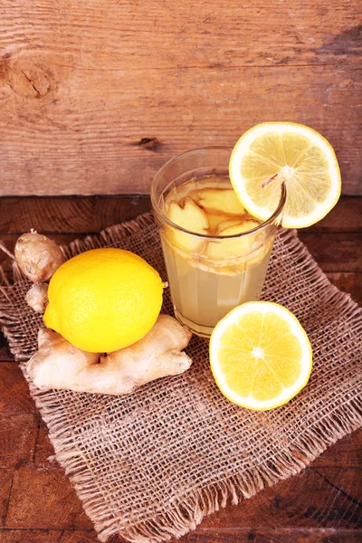 Ginger drink and root — Stock Photo, Image