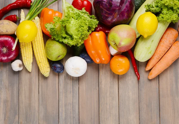 Färska ekologiska frukter och grönsaker — Stockfoto