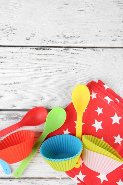 Plastic bowls and spoons — Stock Photo, Image