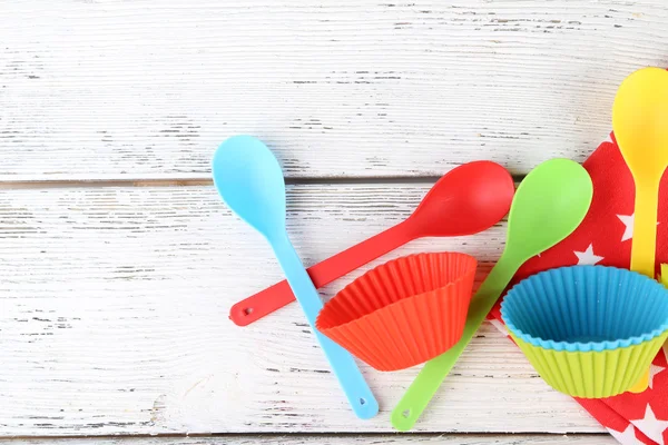 Plastic bowls and spoons — Stock Photo, Image