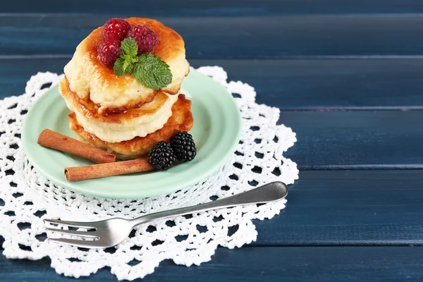 Tasty pancakes with berries — Stock Photo, Image