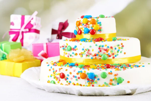 Szép finom születésnapi torta — Stock Fotó
