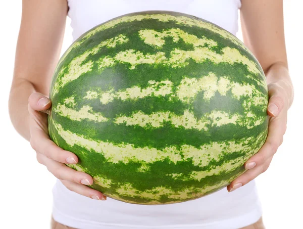 Frau hält Wassermelone isoliert auf weiß — Stockfoto