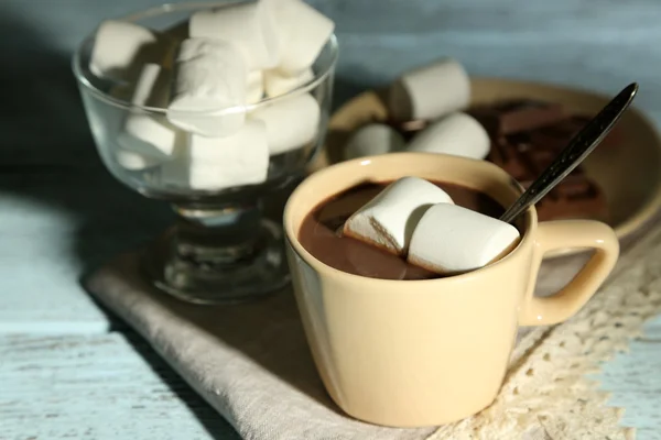 Heiße Schokolade mit Marshmallows — Stockfoto