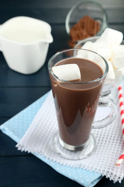 Çikolata meşrubatını marshmallow ile — Stok fotoğraf