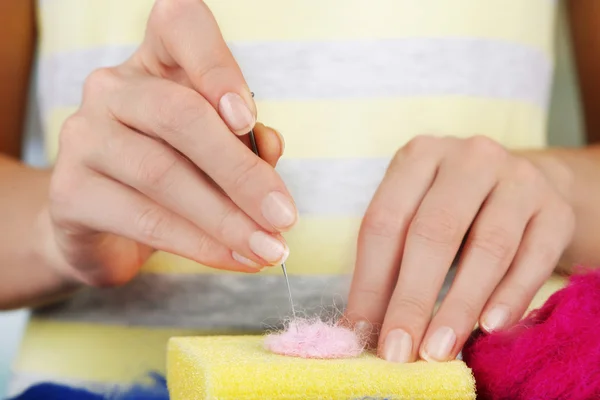 Woman working with wool — Stock Photo, Image