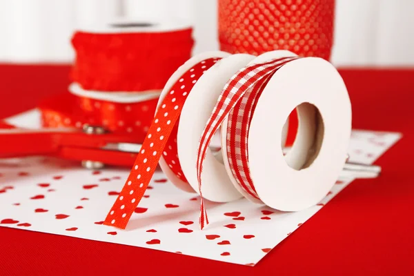 Ribbons with scissors close up — Stock Photo, Image