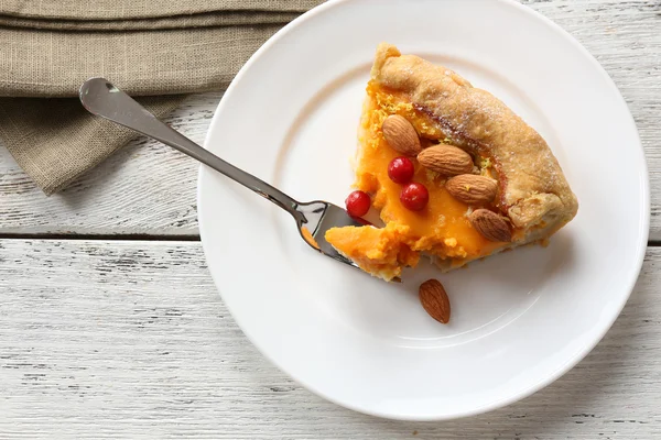 Torta de abóbora caseira na mesa — Fotografia de Stock