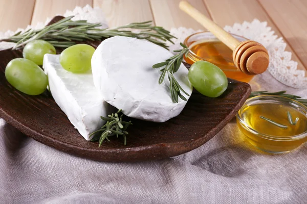 Brie and Camembert cheese — Stock Photo, Image