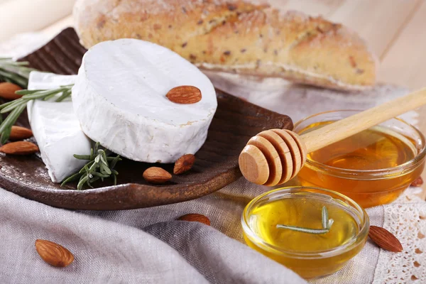 Camembert cheese on plate — Stock Photo, Image