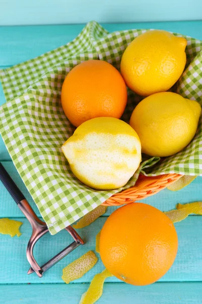 Lemons and oranges on napkin — Stock Photo, Image