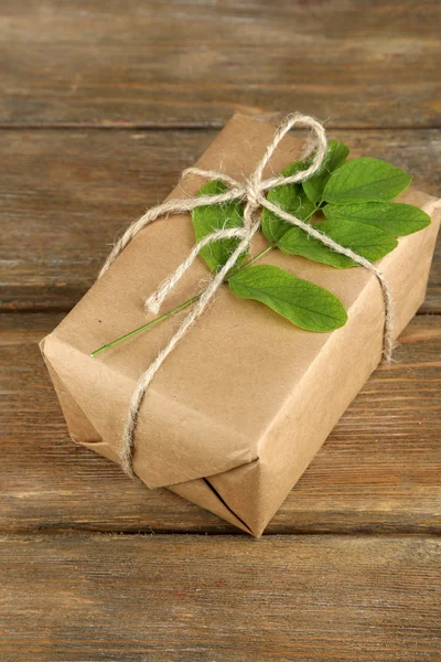 Caja de regalo artesanal de estilo natural — Foto de Stock