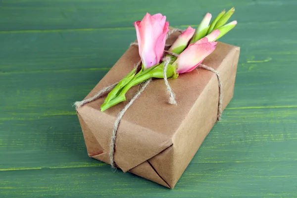 Natural style handcrafted gift box — Stock Photo, Image