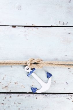 ahşap zemin üzerinde deniz düğüm