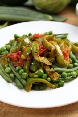 sağlıklı salata bezelye, kuşkonmaz ve biber, yakın çekim