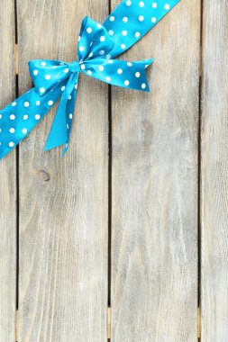 Güzel yay ile ahşap arka plan