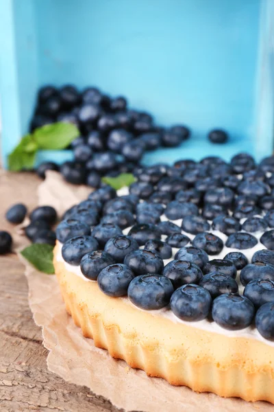 Ízletes házi torta, áfonya, a fából készült asztal — Stock Fotó