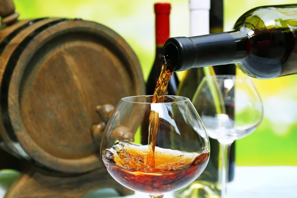 Red wine pouring into wine glass, close-up — Stock Photo, Image