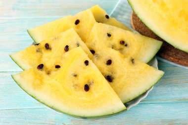 Sarı karpuz dilimleri